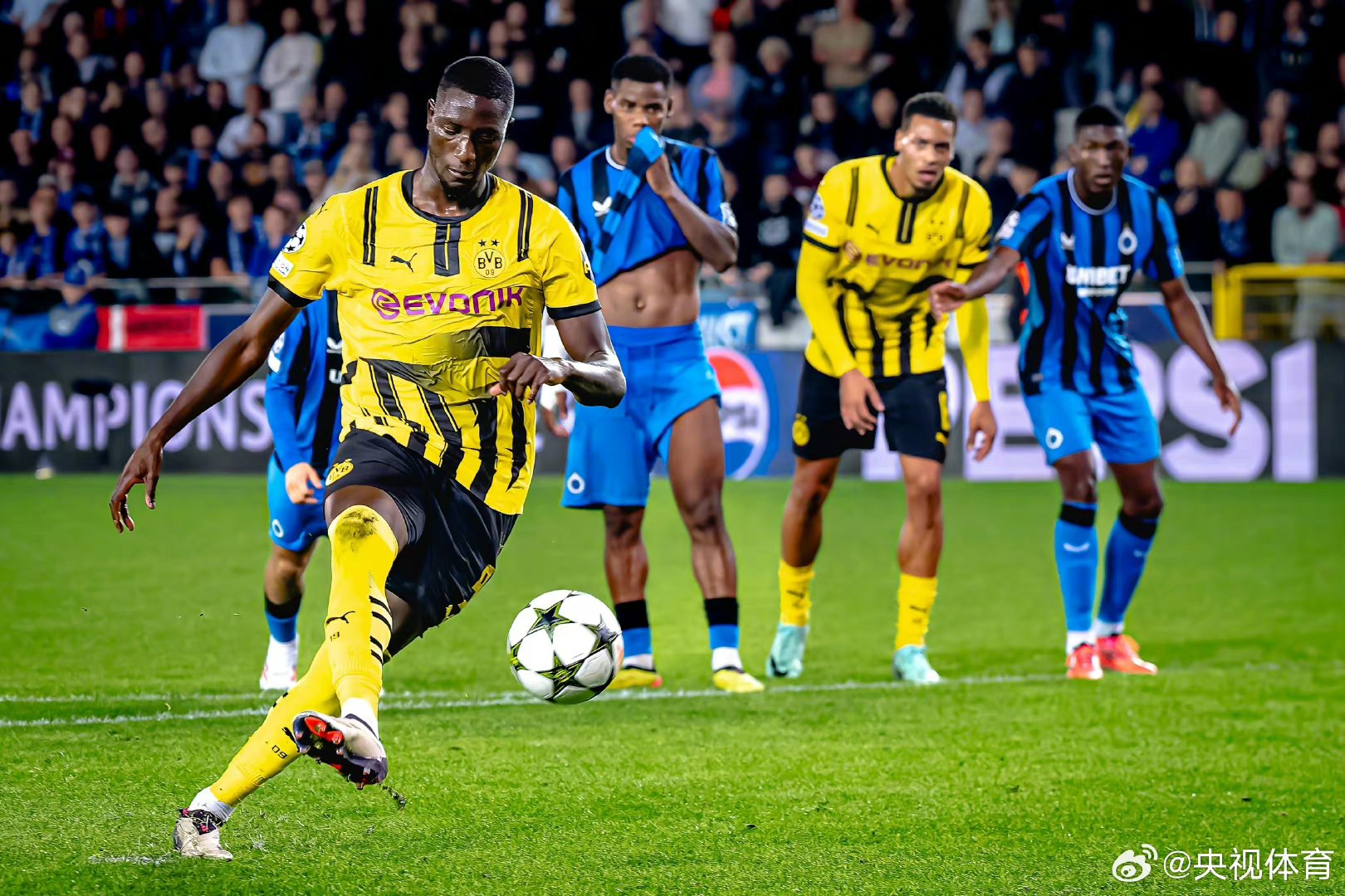 关于今夜多特蒙德备战NBA常规赛，强势反弹细节曝光，球迷炸锅，训练强度明显提升的信息-九游下载